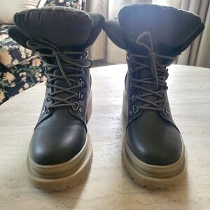 Journee Irrah Round Toe Military Green Lace-Up Boots with Tan Soles